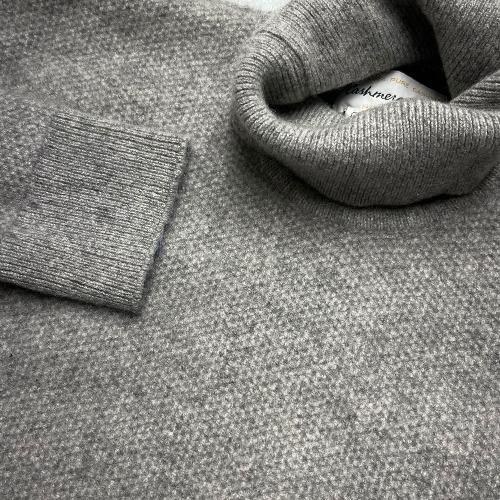 Vintage Bergdorf Goodman Co. Cashmere Sweater Grey Made in Scotland luxury Small